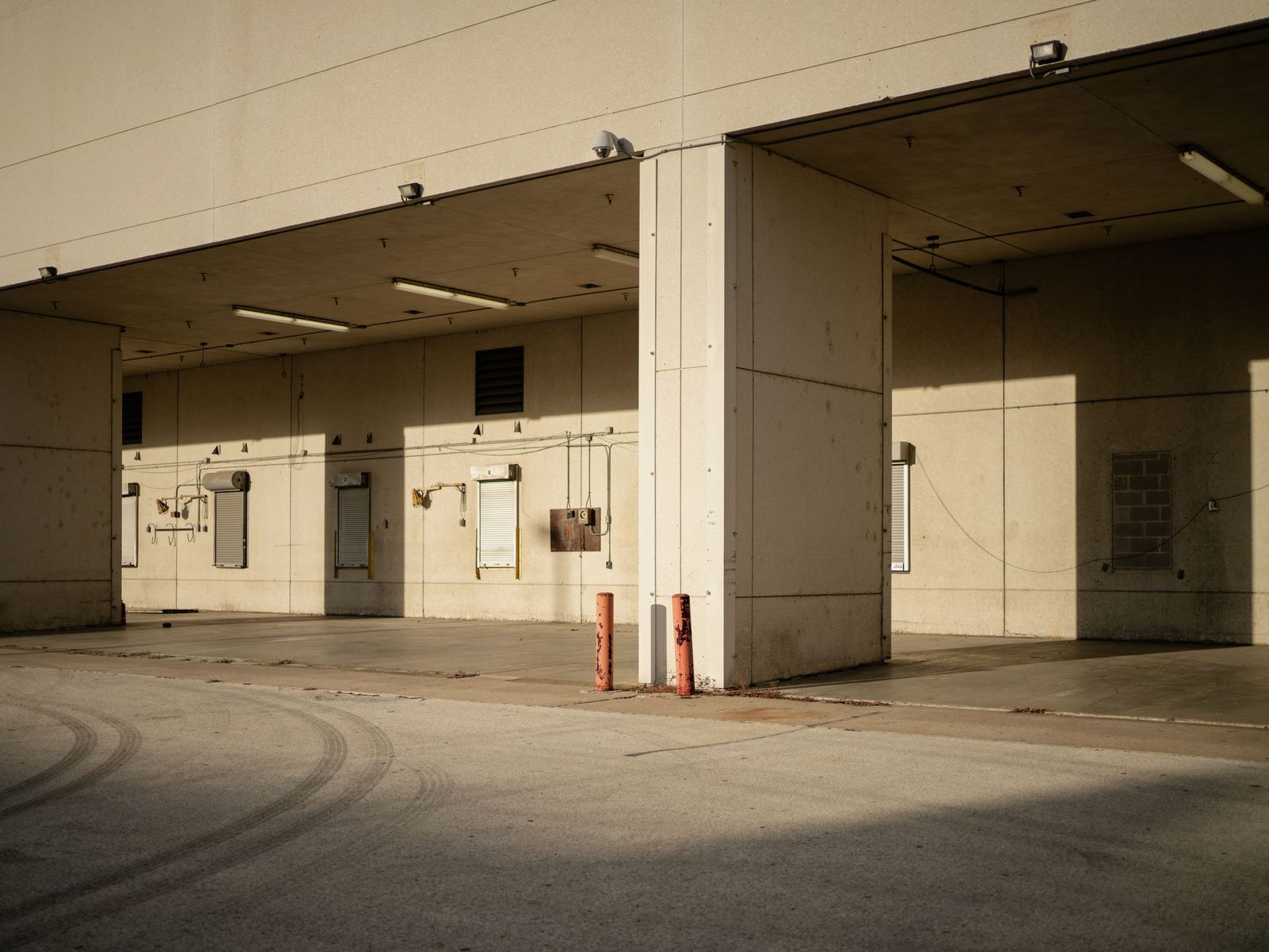 Covered loading bays at a commercial building