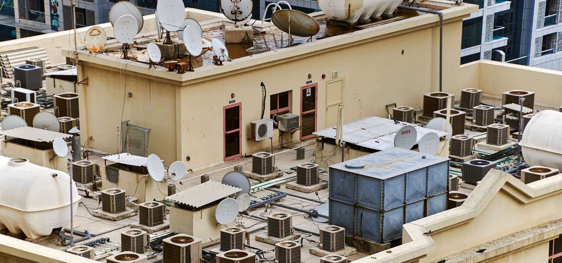 Rooftop condensing units on a commercial building
